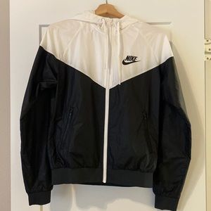 Nike Windbreaker Full Zip - Size M